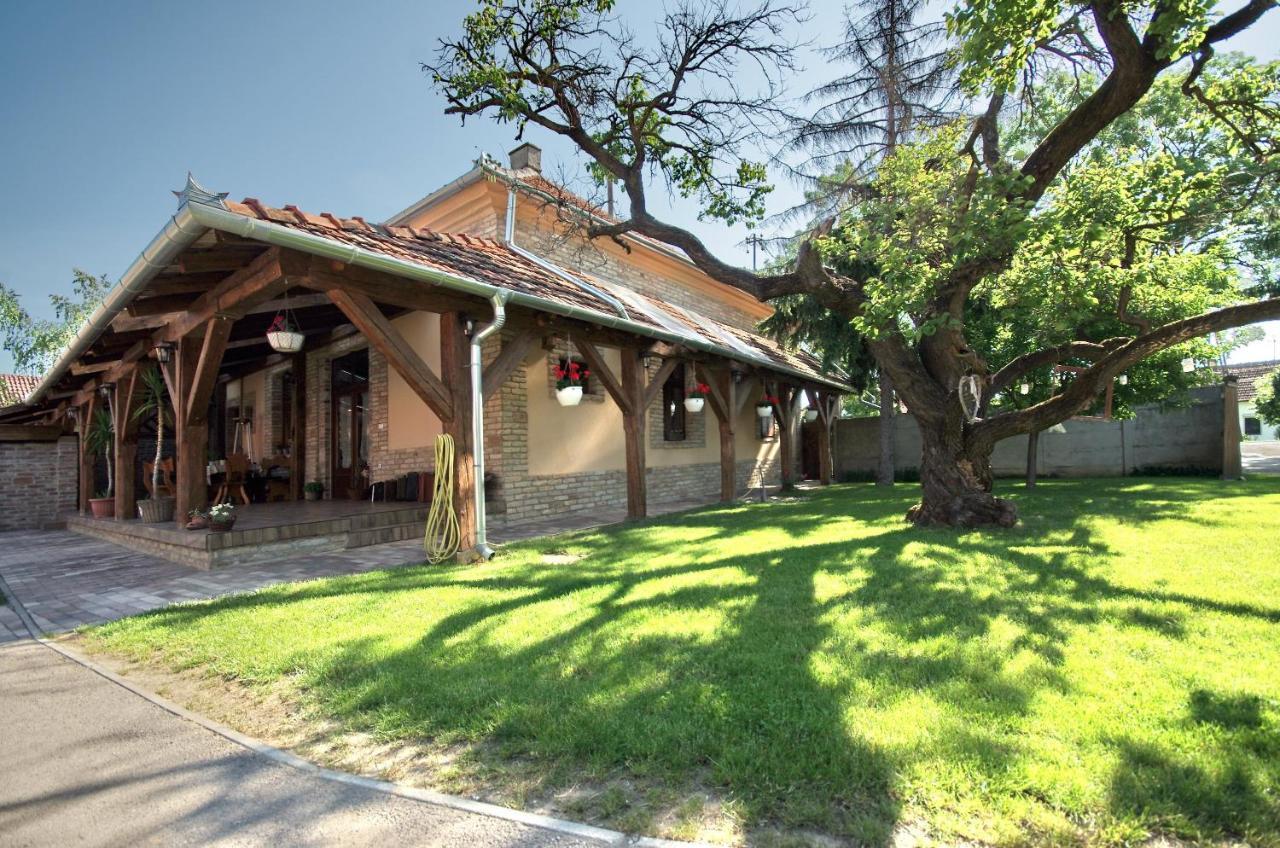 Villa Rusztika Gyula Exterior photo